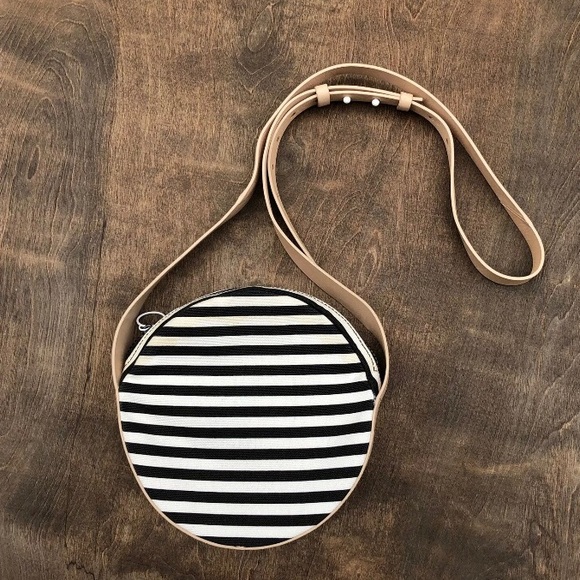 kate spade Handbags - Kate Spade Saturday Crossbody purse circle stripes